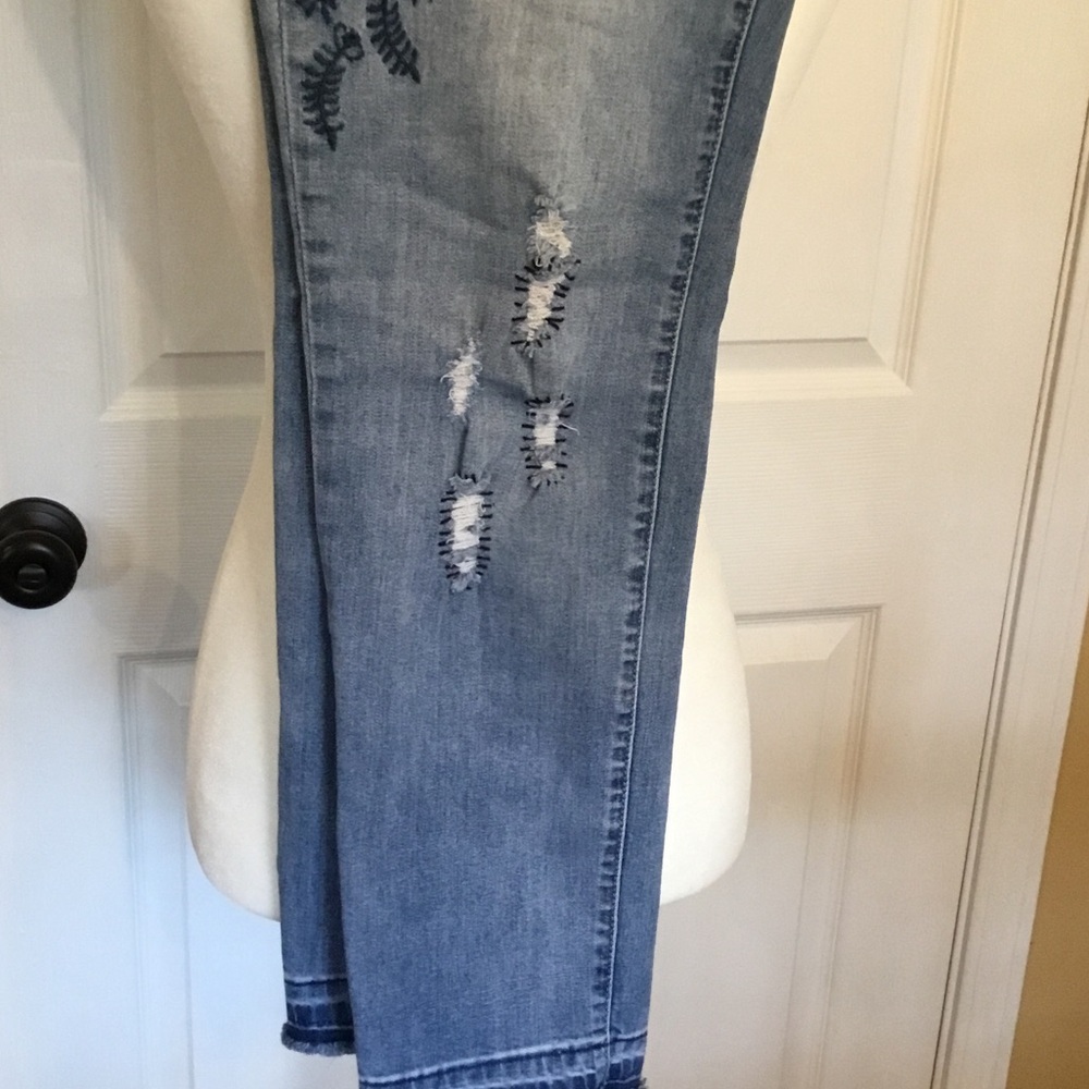 Nanette Lepore Distressed Grunge Light Blue Straight-Leg Jeans Embroidery Size10 - Picture 7 of 11